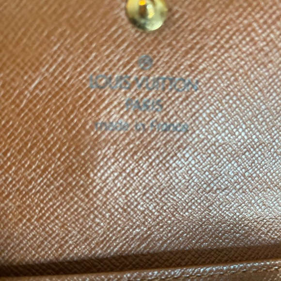 Louis Vuitton 6 Key Holder M62630 ~ Authentic - Picture 6 of 8